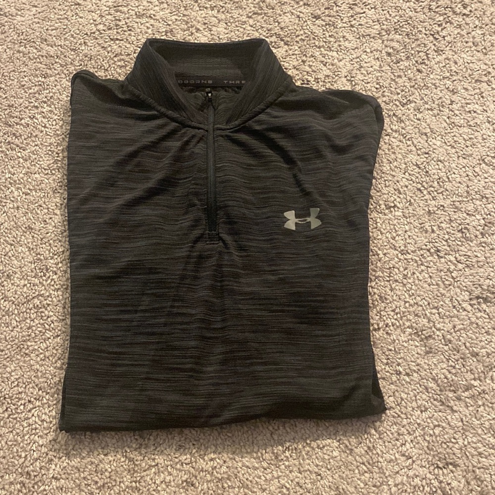 Mens Under-armor 1/4 zip.